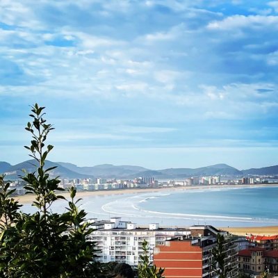 #winterholiday #surfspots #gughenheimbilbao #capferret #surfschool #sunny #surfsession #tabladesurf